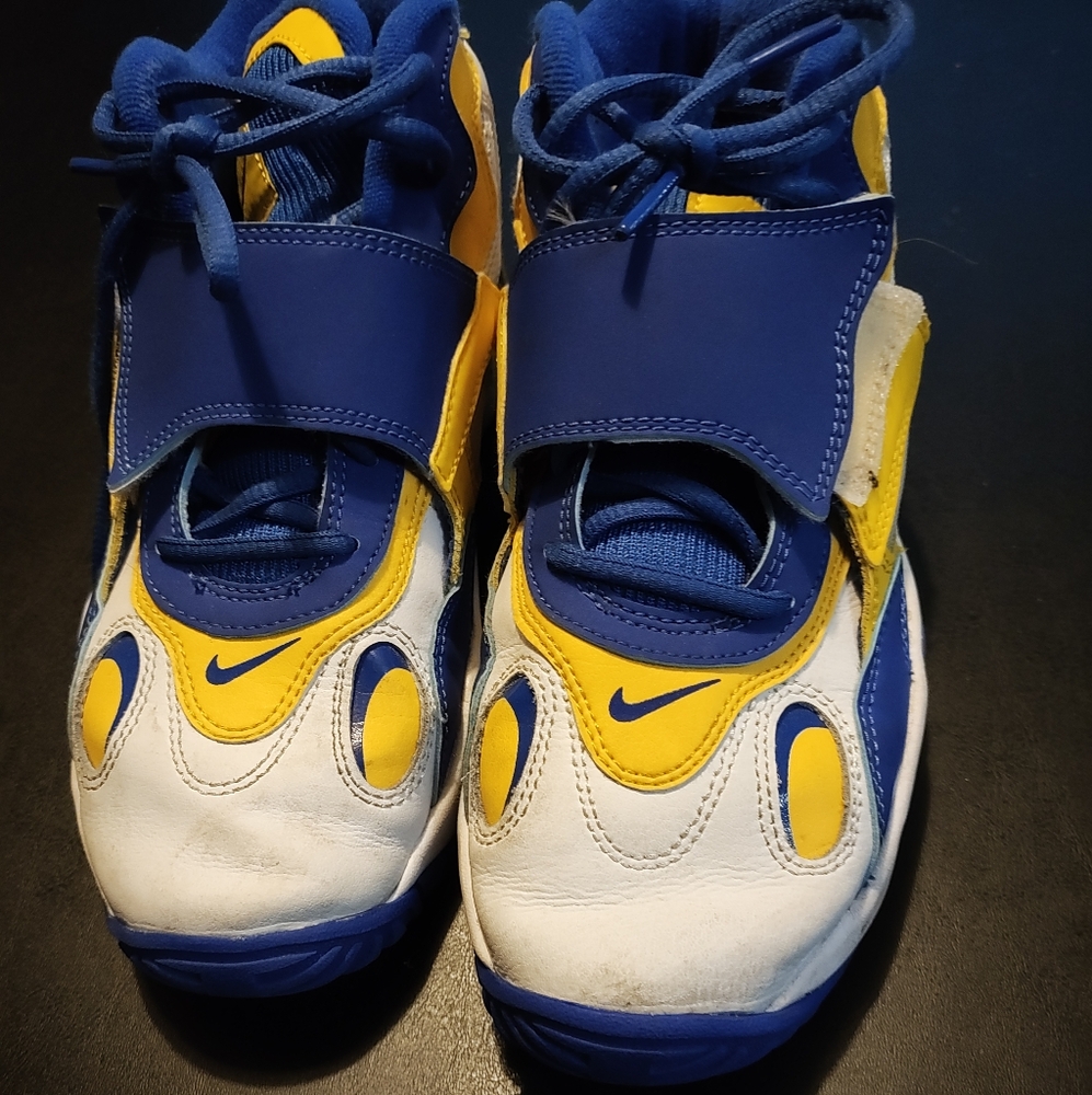 Nike Kids Sneakers in Blue and Yellow